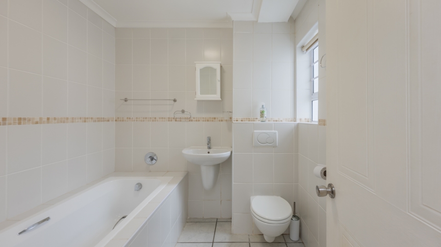 3 Bedroom Property for Sale in Struisbaai Western Cape